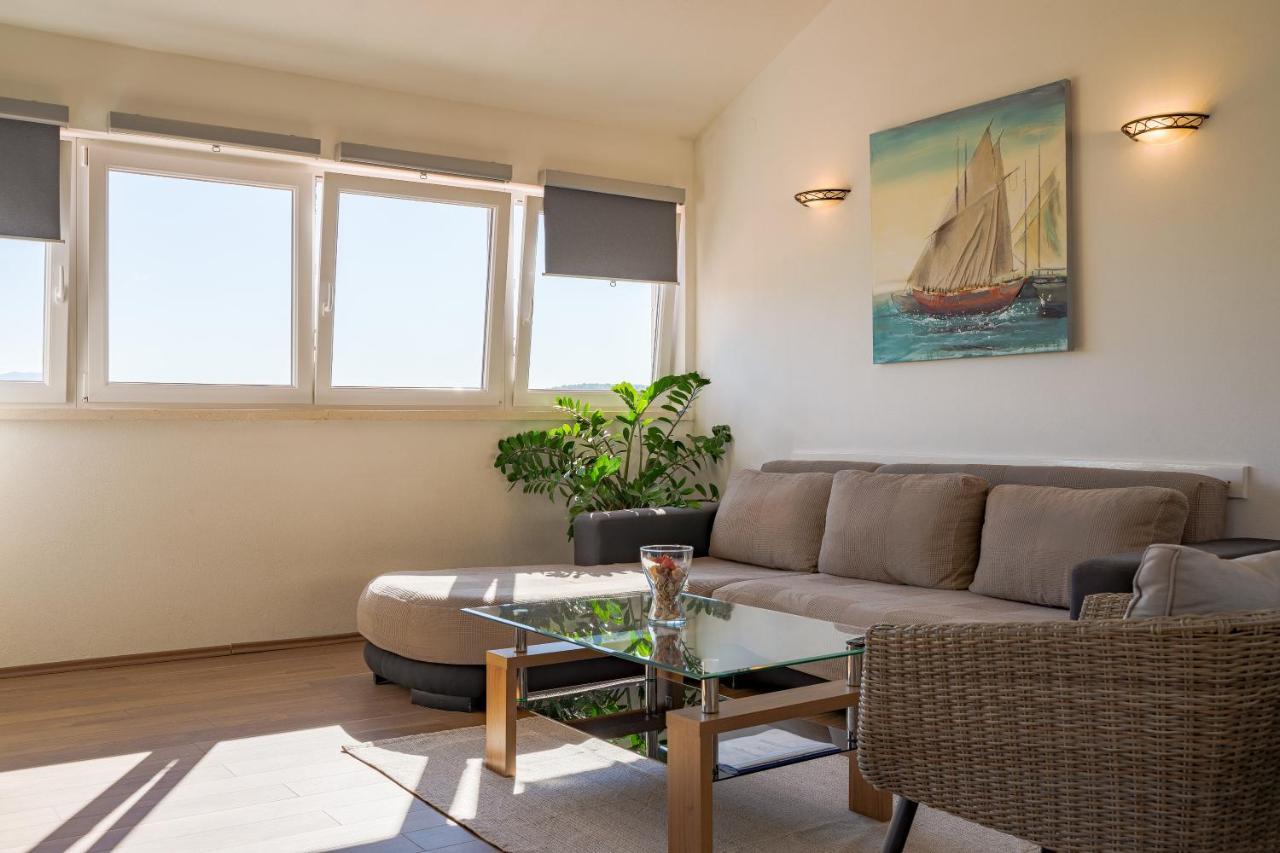 Апартаменты House Fidulic - Penthouse The View Лумбарда Экстерьер фото