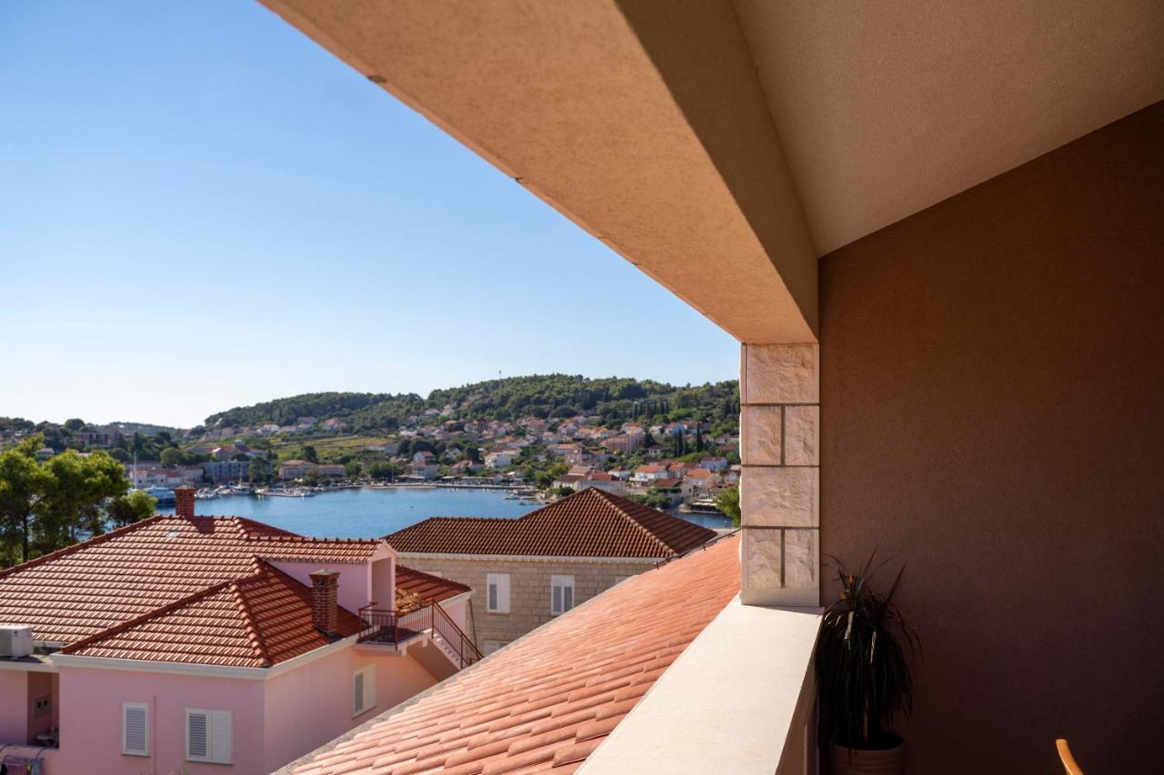 Апартаменты House Fidulic - Penthouse The View Лумбарда Экстерьер фото
